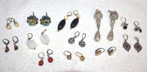 lot 86 image: Jewelry leverback earrings