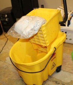 lot 236 image: Mop bucket and new mop head