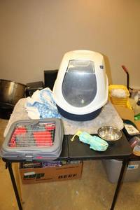 lot 245 image: Pet lot cat litter box, collapsible pet carrier, rugs and more