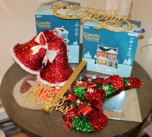 lot 252 image: Christmas decorations