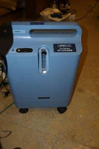 lot 38 image: EverFlo Oxygen Concentrator, turned on and sounded like it was working. Please preview to be sure please