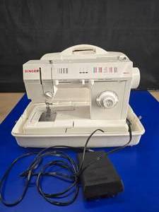 lot 351 image: NICE Singer Model 5830C Sewing Machine w Pedal & Case, TESTED