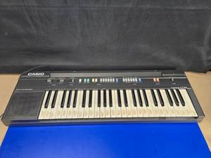 lot 12 image: Casio Casiotone CT-360 Keyboard