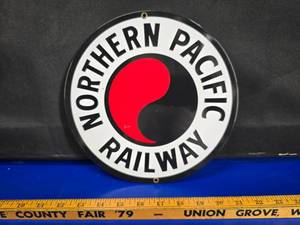 lot 43 image: Beautiful Northern Pacific Railway Porcelain Sign