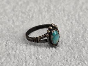 lot 57 image: Beautiful 1940s Turquoise & Sterling Ring, Size 5