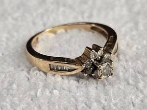 lot 59 image: 10K Yellow Gold Engagement Ring, Size 8