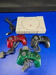 lot 103 image: Sony Playstation (PS1) SCPH-5501 Console w 3 Controllers