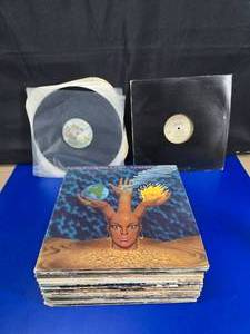 lot 124 image: Large Lot of 1970s, 80s & 90s Soul, R&B & Hip Hop Records.  44 Records Total.