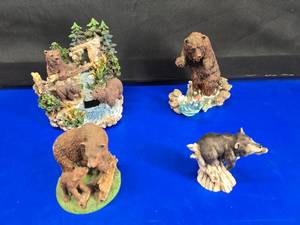 lot 161 image: Lot of 4 Grizzly Bear Dcor Pieces.  1 is a battery operated desktop fountain.