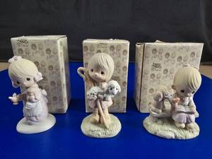 lot 165 image: Lot of 3 Precious Moments Original 21 Figures 1979