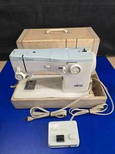 lot 188 image: Vintage Elna Elnasuper Sewing Machine w Case.  Tested.