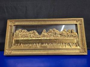 lot 200 image: Beautiful Vintage 1970s The Lords Last Supper w Apostles Gold Mirror