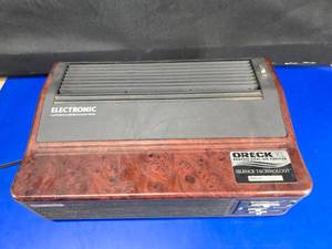 lot 252 image: Oreck XL Professional Air Purifier.  TESTED.