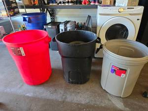 lot 285 image: Lot of 3 Rubbermaid Trash Cans.  Includes 32 Gallon (Quantity 2) & 26 Gallon (Quantity 1)
