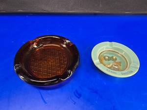 lot 338 image: Lot of 2 Vintage Ashtrays.  Includes Large Amberglass Ashtry & Vintage 1960s Asahi Shoten Japan Ashtray w Pearls
