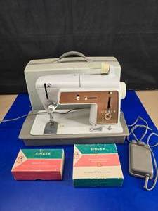 lot 352 image: Vintage Singer Model 603 Sewing Machine w Case & Extras.  TESTED.