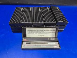 lot 382 image: Lot of 16 Vintage Parker Vector Ink Pens
