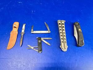lot 384 image: Lot of Misc Knives As Shown