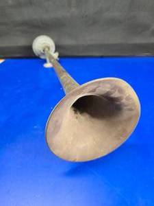 lot 415 image: Vintage Copper Diesel Truck Airhorn.  This Looks SO COOL