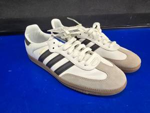 lot 320 image: LATE ADDITION JUST IN TIME FOR BACK TO SCHOOL  New Adidas Samba OG Gum Sole Mens 7.5