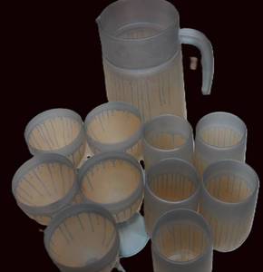lot 52 image: Vintage Pitcher and Glass set
