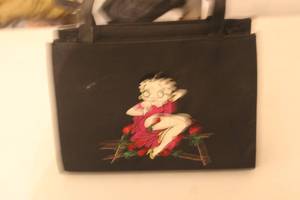 lot 101 image: Betty Boop Hand Bag.