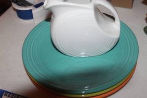 lot 112 image: Fiesta Pitcher and Three Plates