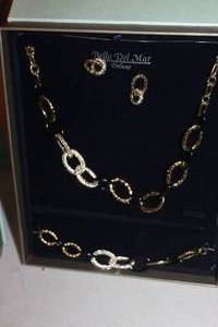 lot 118 image: Bella Del Mar Fashion Jewelry Set in Box, Matching Earrings, Necklace and Bracelet