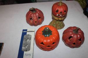 lot 122 image: Ceramic Pumpkins with Tealight Candles