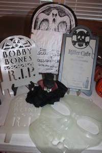 lot 124 image: Out-Door Halloween Dcor Items, Glow In the Dark Skeleton Pieces and Signs