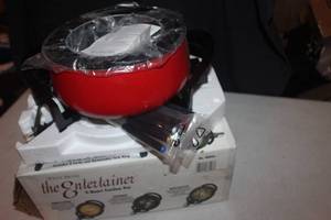 lot 128 image: Fondue Pot Never Used