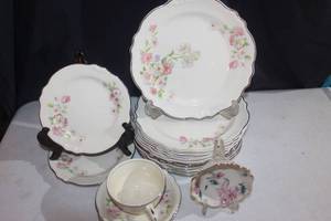 lot 131 image: Dishes Homer Laughlin