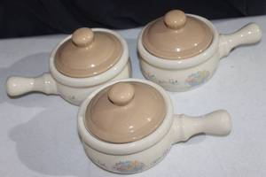 lot 134 image: Three Covered SoupChili Bowls