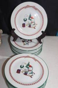 lot 135 image: Christmas Plates