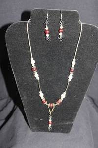 lot 140 image: Handmade Beaded Necklace and Earring Set