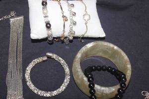 lot 148 image: Several Bracelets