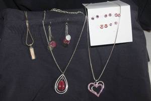 lot 181 image: Jewelry Pieces, Necklaces and Earrings