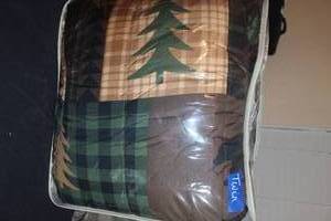 lot 245 image: Twin Comforter