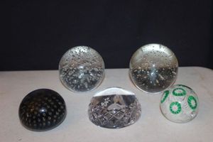 lot 254 image: Paper Weights, Suspended Bubbles and Murano Style and More