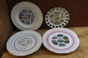 lot 206 image: Texas decorative plates