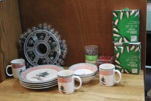 lot 205 image: Mixed Christmas lot plates lights and more see pictures