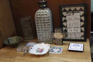 lot 196 image: Mixed Lot vase picture and cross and wine corks and more see pictures