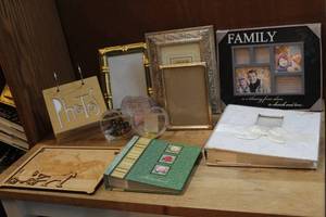 lot 189 image: Picture frames and picture books