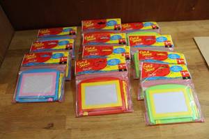 lot 191 image: Etch A Sketch toys