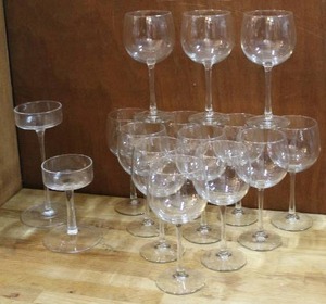 lot 186 image: Lot of wine glasses