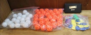 lot 171 image: Bag of ping pong balls and orange plastic practice golf balls and colored chips and a game