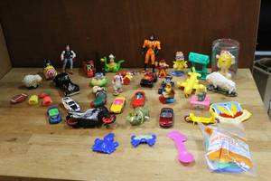 lot 152 image: Mixed Lot of small toys Batman and Robin Chipmunks Flintstones and more see pictures