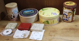 lot 148 image: Mixed Lot of tin cans and 1980-1981-1983 Christmas ornaments