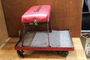 lot 144 image: Snap-on  creeper