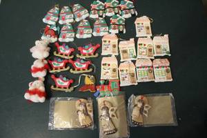 lot 297 image: Mixed Lot of Christmas ornaments see pictures